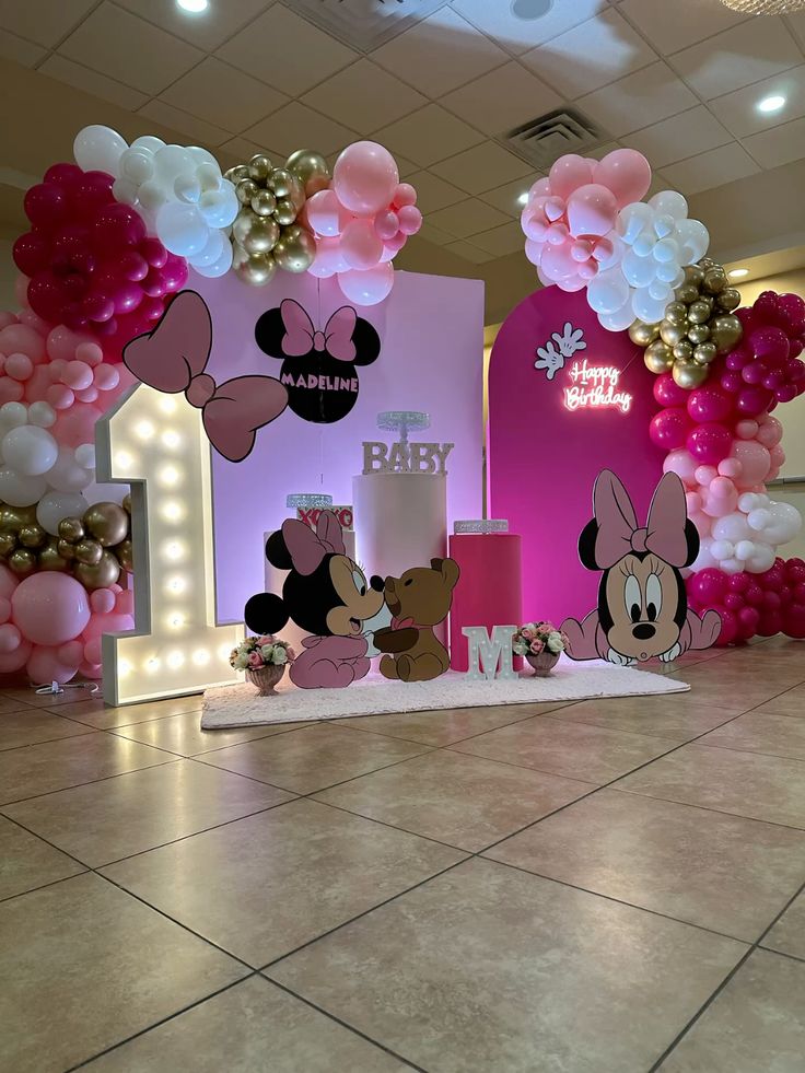 Balloon decoration gallery image 7
